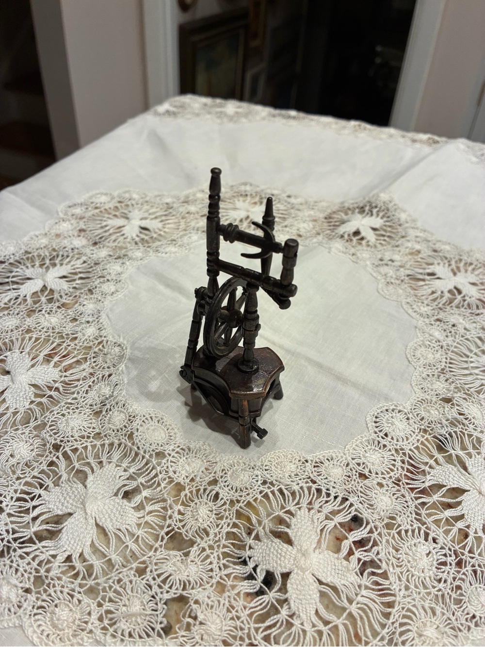Antique-Style Decorative Spinning Wheel Sculpture Pencil Sharpener